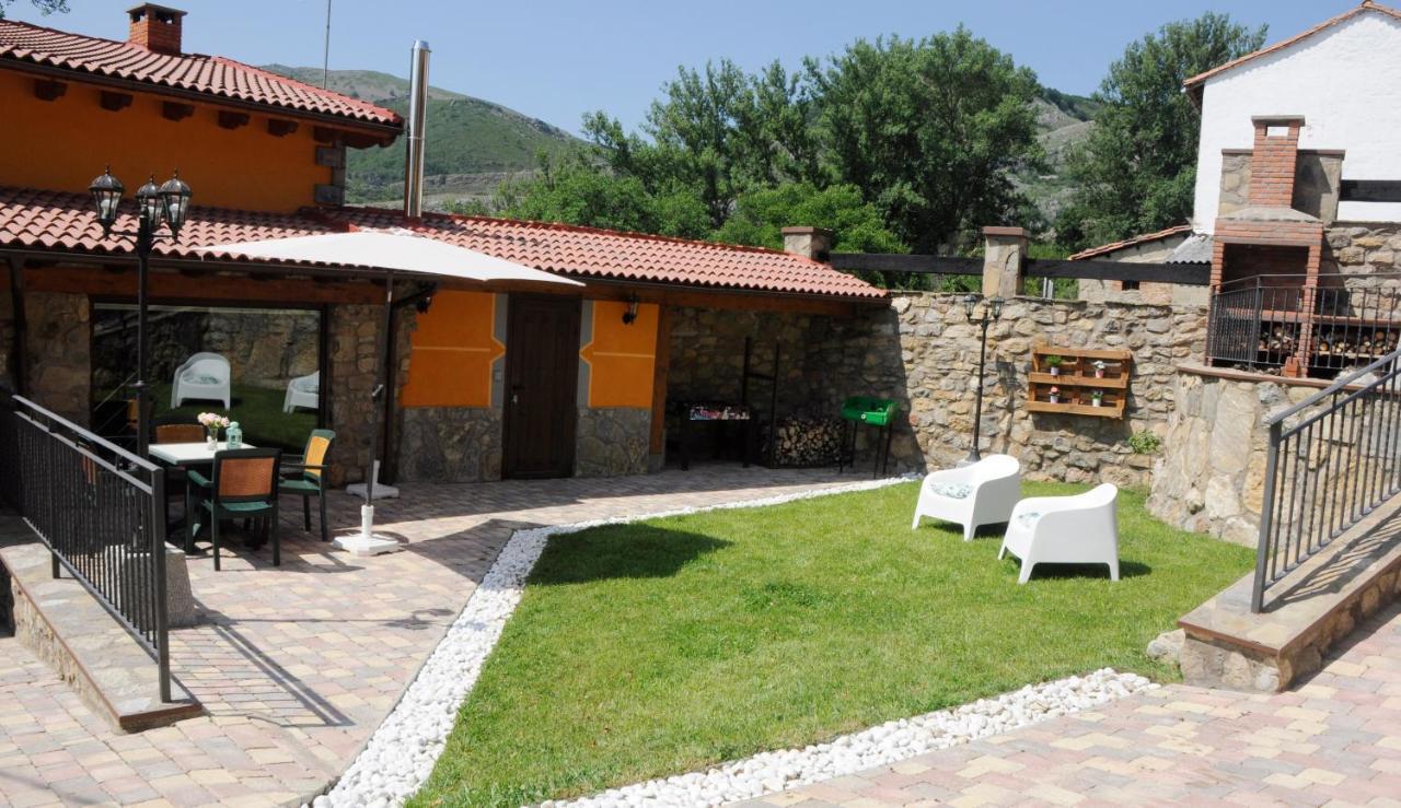Apartamento Turistico Casas De Manuel La Pola de Gordon Exterior photo